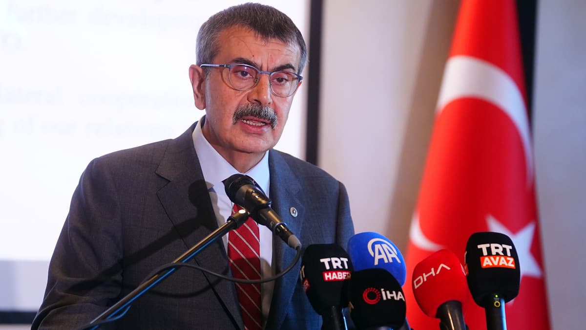 MEB'den Meta'ya dava hazırlığı. Bakan Tekin: İçerikleri çocuğun erişemeyeceği şekle sokun